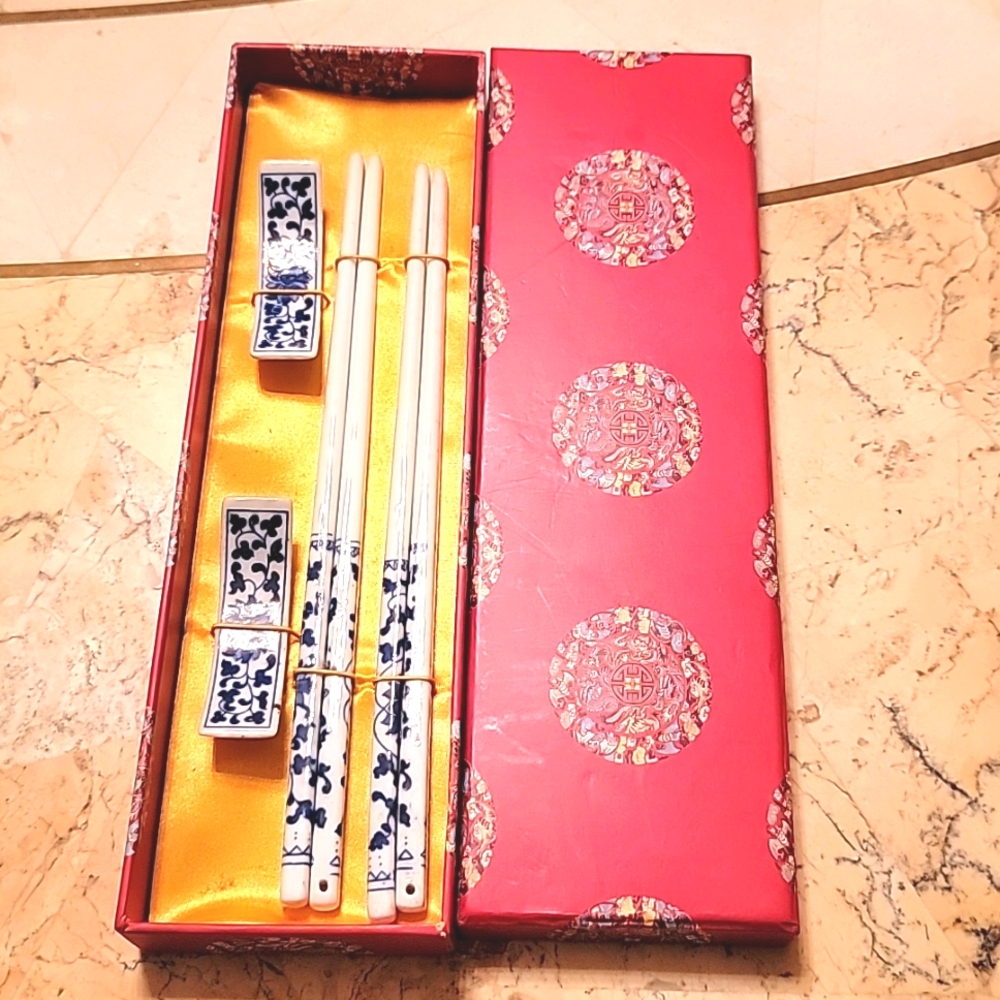 CHINESE PORCELAIN CHOPSTICK SET WITH STANDS
